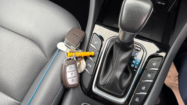 Hyundai IONIQ 1.6 GDi Plug-in Hybrid Premium SE 5dr DCT Hatchback